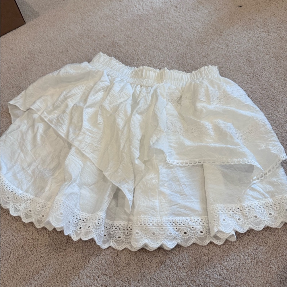 White skirt with lace
